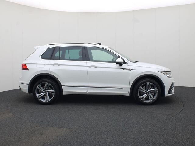 Volkswagen TIGUAN 1.4 TSIeHybrid 180kW/245PK R-Line DSG · Panoramadak · Leder · Trekhaak · Camera · Apple Car Play · Stoel & Stuurverwarming · Navigatie ·