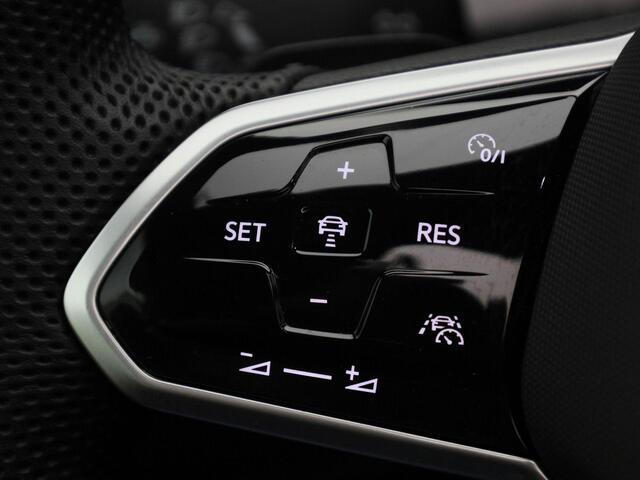 Volkswagen TIGUAN 1.4 TSIeHybrid 180kW/245PK R-Line DSG · Panoramadak · Leder · Trekhaak · Camera · Apple Car Play · Stoel & Stuurverwarming · Navigatie ·