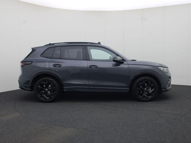 Volkswagen TIGUAN 1.5eTSI/150PK R-Line Blackstyle DSG · Panoramadak · 360°Camera + Parkeersensoren · Massagefunctie · Head-Up Display · Garantie tot september 2026