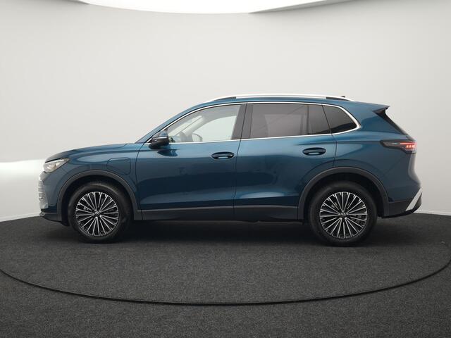 Volkswagen TIGUAN 1.5 eHybrid Elegance Plug In Hybrid 204pk Nieuw Model PHEV | Trekhaak af Fabriek | Head Up | Adaptive Cruise | 360 Camera | Alcantara Sportstoelen Massage | IQ light | Keyless | Parkassist | Sfeerverlichting |