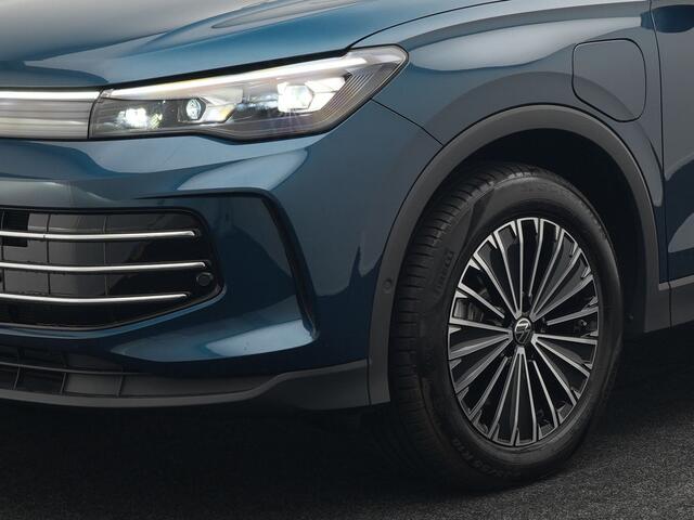 Volkswagen TIGUAN 1.5 eHybrid Elegance Plug In Hybrid 204pk Nieuw Model PHEV | Trekhaak af Fabriek | Head Up | Adaptive Cruise | 360 Camera | Alcantara Sportstoelen Massage | IQ light | Keyless | Parkassist | Sfeerverlichting |