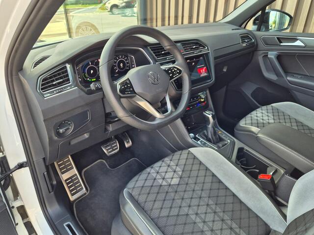 Volkswagen TIGUAN 1.4 TSI eHybrid R-Line Business+ 245pk | IQ Light | Camera | Black