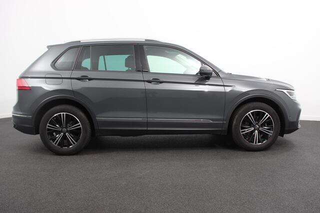 Volkswagen TIGUAN 1.5 TSI DSG Active Navigatie Climate Control Adaptive Cruise Camera Control Led Dab Stoelverwarming Lichtmetalen Velgen