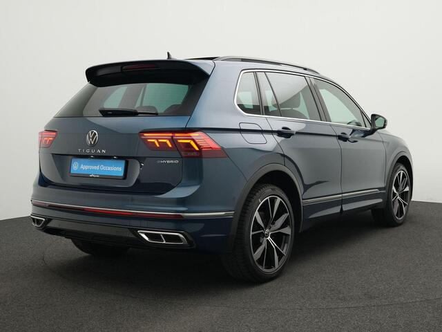 Volkswagen TIGUAN 1.4 TSI 245 pk DSG eHybrid R-Line Business+ | Pano | Trekhaak | Adaptieve ondertelregeling (DCC) | Leder 'Vienna' | 20 inch Misano velgen | IQ light | Adaptieve onderstelregeling