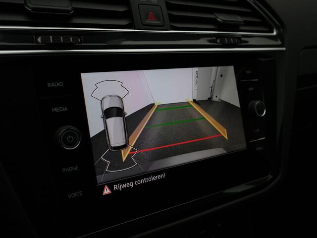 Volkswagen TIGUAN 1.4 TSI 150 pk eHybrid R-Line Business | IQ Light | Panoramadak | Achteruitrijcamera | Trekhaak | Stoelverwarming | 19 inch