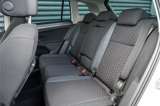 Volkswagen TIGUAN 1.5 TSI R-Line Highline Privacy - Pano - 19''