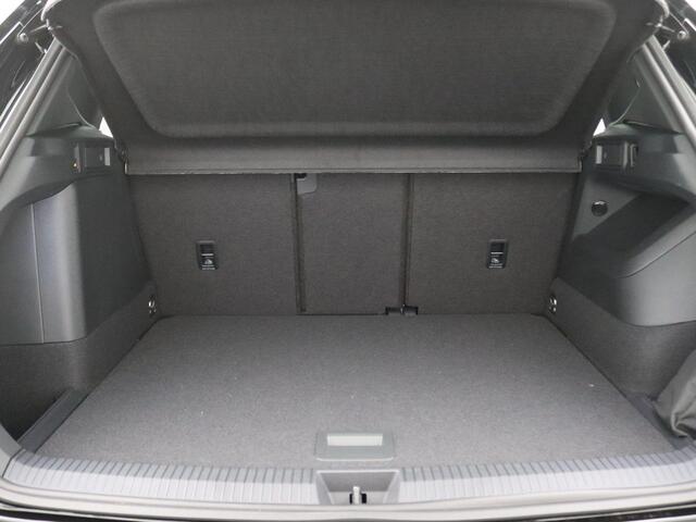 Volkswagen TIGUAN 1.5 eHybrid R-Line Edition 272PK DSG matrix led, trekhaak, panoramadak, 360gr. camera, keyless, stuur-stoelverwarming, adaptive cruise, side assist, 20" lichtmetaal