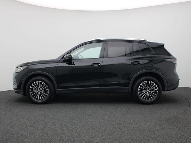 Volkswagen TIGUAN 1.5 eHybrid Life Edition 204PK DSG Trekhaak, Voorruitverwarming, Elektr. Achterklep, Side Assist, Navi via Apple Carplay/Android Auto, Achteruitrijcamera, Winterpakket Plus, 18" LM Velgen