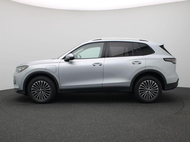 Volkswagen TIGUAN 1.5 eHybrid Life Edition 204PK DSG Trekhaak, Voorruitverwarming, Elektr. Achterklep, Side Assist, Navi via Apple Carplay/Android Auto, Achteruitrijcamera, Winterpakket Plus, 18" LM Velgen