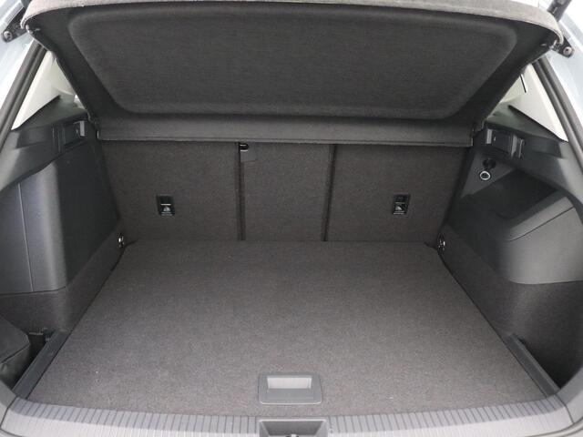 Volkswagen TIGUAN 1.5 eHybrid Life Edition 204PK DSG Trekhaak, Voorruitverwarming, Elektr. Achterklep, Side Assist, Navi via Apple Carplay/Android Auto, Achteruitrijcamera, Winterpakket Plus, 18" LM Velgen