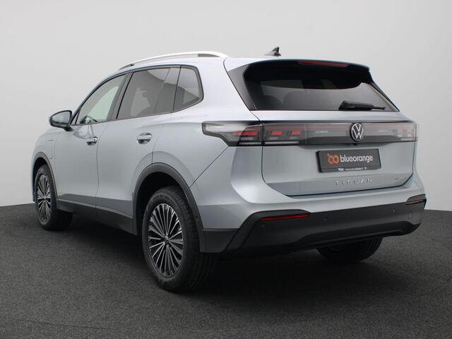 Volkswagen TIGUAN 1.5 eHybrid Life Edition 204PK DSG Trekhaak, Voorruitverwarming, Elektr. Achterklep, Side Assist, Navi via Apple Carplay/Android Auto, Achteruitrijcamera, Winterpakket Plus, 18" LM Velgen