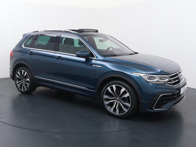 Volkswagen TIGUAN 1.5 TSI R-Line Business+ | 150 PK | Trekhaak | Elektrisch Panorama dak | Stoelverwarming