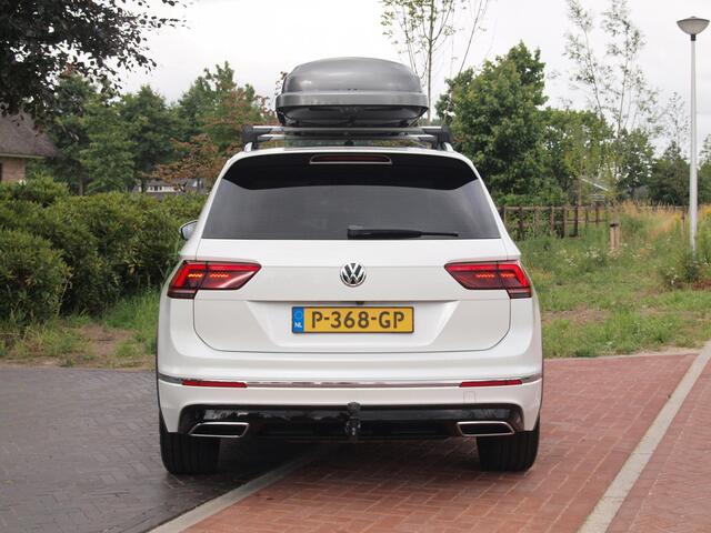 Volkswagen TIGUAN 2.0 TSI 4Motion Highline | R-Line | Panoramadak | Camera | Trekhaak | Apple Carplay | Dakkoffer |