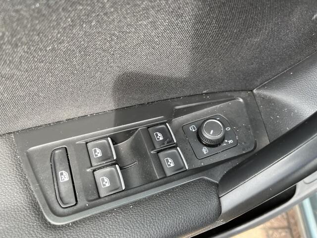 Volkswagen TIGUAN Allspace 1.5 TSI Life Business 7p. / AUTOMAAT/ 7-PERSOONS/ ELEKTR. TREKHAAK/ ADAPT. CRUISE/ APP-CONNECT/ NAVI/ ADAPT. CRUISE/ PARK. SENSOREN + CAMERA/ CLIMA 3-ZONE/ DIGITAL DASH/ STOEL-STUUR VERWARM.