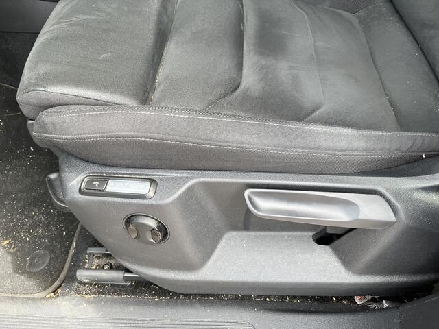 Volkswagen TIGUAN Allspace 1.5 TSI Life Business 7p. / AUTOMAAT/ 7-PERSOONS/ ELEKTR. TREKHAAK/ ADAPT. CRUISE/ APP-CONNECT/ NAVI/ ADAPT. CRUISE/ PARK. SENSOREN + CAMERA/ CLIMA 3-ZONE/ DIGITAL DASH/ STOEL-STUUR VERWARM.