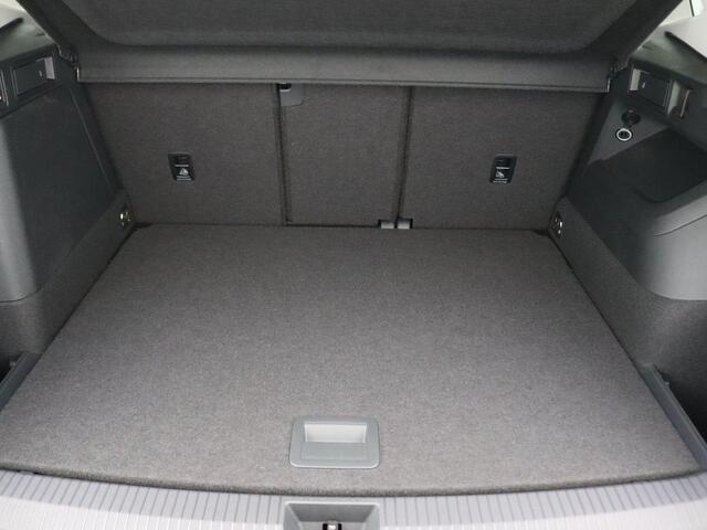 Volkswagen TIGUAN 1.5 eHybrid Life Edition 204PK DSG Adaptieve Cruise Controle, Navi via Apple Carplay/Android Auto, Achteruitrijcamera, Keyless, Stoel-Stuurverwarming, Trekhaak, 19" LM Velgen