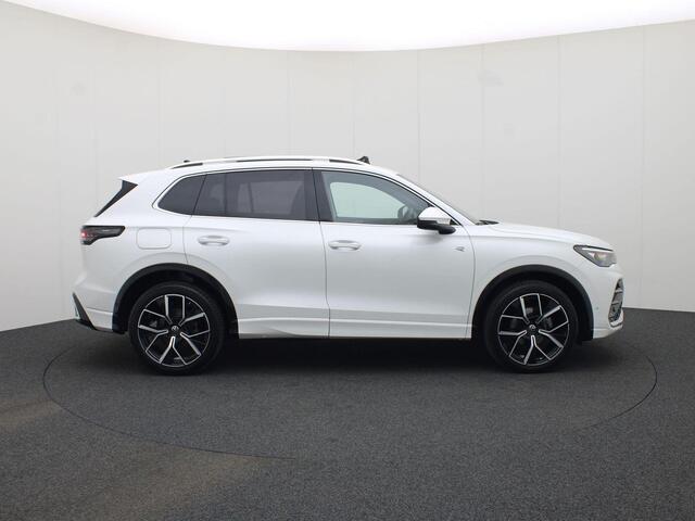 Volkswagen TIGUAN 1.5eTSI/150PK R-Line DSG · Panoramadak · 360°Camera + Parkeersensoren · Trekhaak · Head-up Display · Garantie tot februari 2026