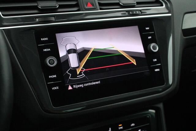 Volkswagen TIGUAN 1.4 TSI 245pk eHybrid Elegance Trekhaak Camera Keyless Panoramadak Virtual Cockpit Navigatie
