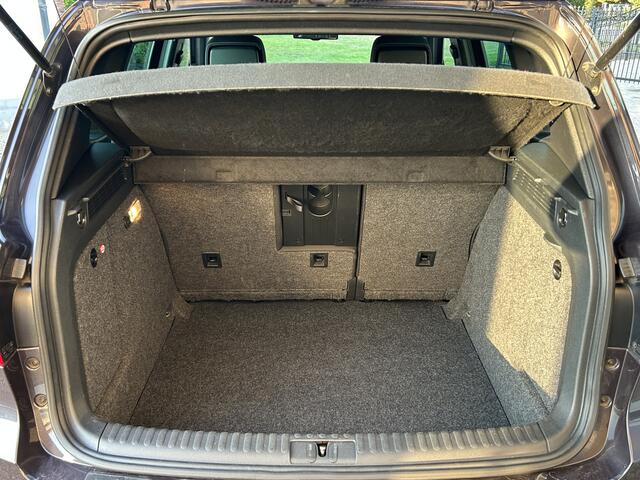 Volkswagen TIGUAN 1.4 TSI 150PK Aut. Lounge Trekhaak Navi Camera O.H.