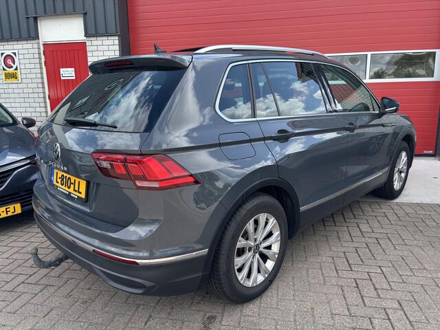 Volkswagen TIGUAN 1.5 TSI Life Business TREKHAAK / PANORAMADAK / FULL LED / STOELVERW / STUURVERW / ACC / NL-AUTO