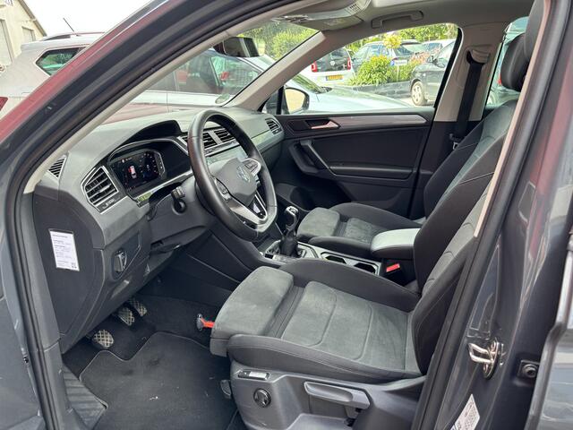 Volkswagen TIGUAN 1.5 TSI Life Business TREKHAAK / PANORAMADAK / FULL LED / STOELVERW / STUURVERW / ACC / NL-AUTO