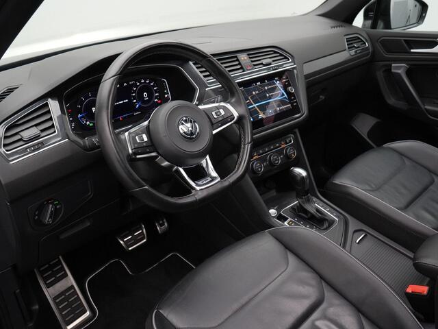 Volkswagen TIGUAN Allspace 1.5 TSI 150 pk DSG ACT Highline Business R | Panoramadak | Rondomzicht camera | Black Style | Trekhaak | Leder 'Vienna' | 19 inch