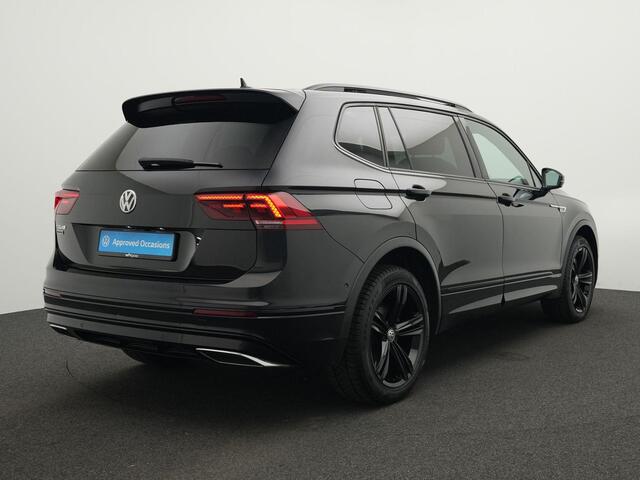 Volkswagen TIGUAN Allspace 1.5 TSI 150 pk DSG ACT Highline Business R | Panoramadak | Rondomzicht camera | Black Style | Trekhaak | Leder 'Vienna' | 19 inch
