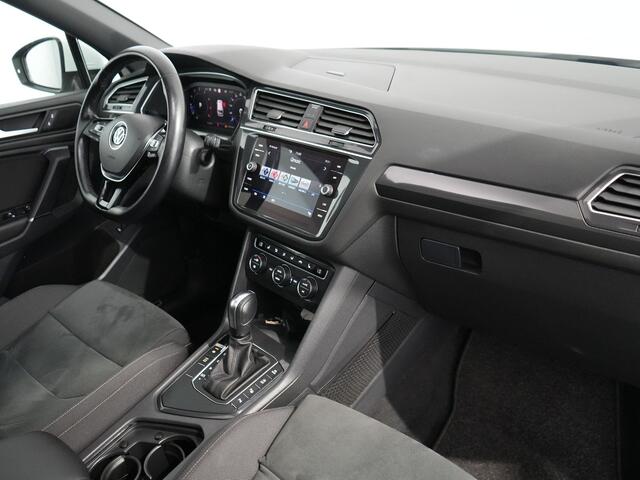 Volkswagen TIGUAN Allspace 1.5 TSI Highline Business R-Line 7p. | Matrix | Zwenkhaak | Camera | Pano |