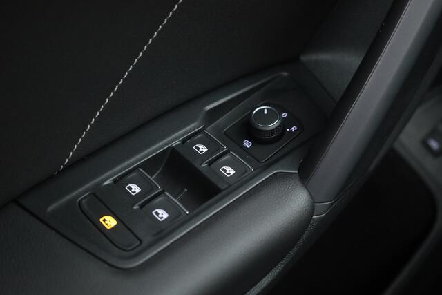 Volkswagen TIGUAN 1.5 TSI R-Line DSG | Pano | Elek. Trekhaak | Camera | Stoel- Stuurverw. | Keyless | Navi