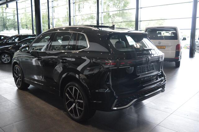Volkswagen TIGUAN 1.5 eHybrid 3X R-LINE 272 pk pano camera trekhaak 20 inch !!