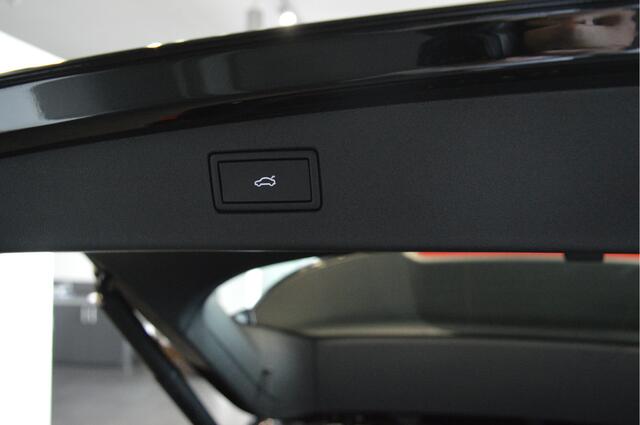 Volkswagen TIGUAN 1.5 eHybrid 3X R-LINE 272 pk pano camera trekhaak 20 inch !!