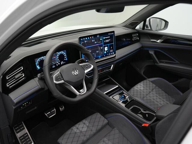 Volkswagen TIGUAN 1.5 eTSI 150 pk DSG R-Line Business | Panoramadak | Trekhaak | Adaptief onderstel | IQ Light | Head-up display | Rondomzicht camera | Harman/Kardon