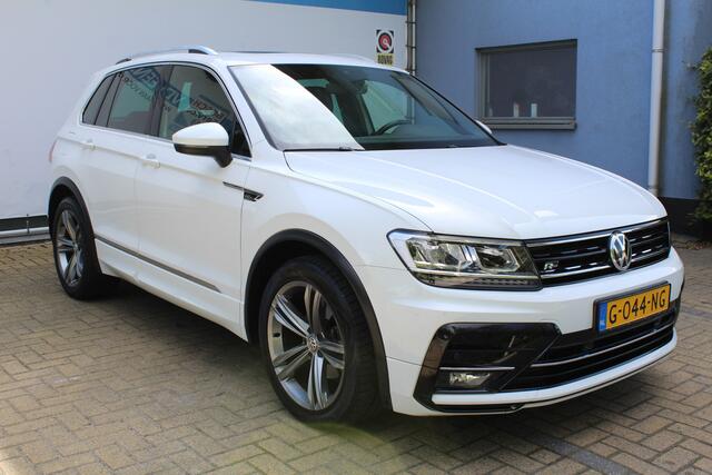 Volkswagen TIGUAN 1.5 TSI Comfortline Business R-Line | Incl. 12 maanden Garantie | Panorama dak | Stoelmassage | Virtual cockpit | Schuif/kantel dak | Stoelverwarming | Keyless entry/start | Elektrische kofferklep | Trekhaak | Parkeersensoren V+A | Climate controle | Navi