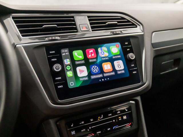 Volkswagen TIGUAN 1.5 TSI Sport 150Pk (APPLE CARPLAY, GROOT NAVI, STUUR/STOELVERWARMING, CLIMATE, SPORTSTOELEN, ADAPTIVE CRUISE, GETINT GLAS, PARKEERSENSOREN, LED KOPLAMPEN, NIEUWSTAAT)