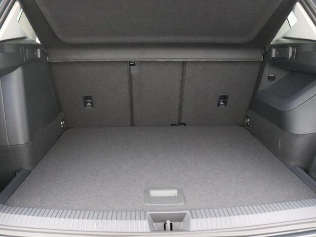 Volkswagen TIGUAN 1.5 eHybrid Life Edition 204PK DSG Trekhaak, Achteruitrijcamera, Adaptieve Cruise Controle, Trekhaak, Navi via Apple Carplay/Android Auto, Keyless, Side Assist, Stoel-Stuurverwarming, Elektr. Achterklep, 17" LM Velgen