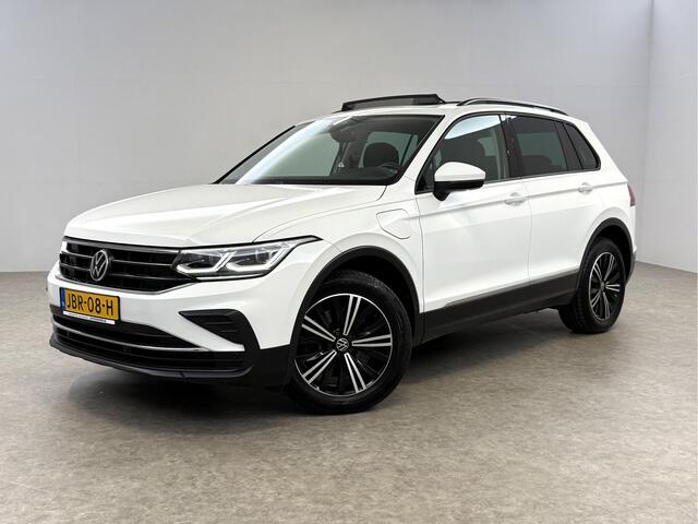 Volkswagen TIGUAN 1.4 TSI eHybrid 225PK R-Line Pano ACC IQ LED Virtual Navi Clima Carplay Trekhaak 18"LMV PDC