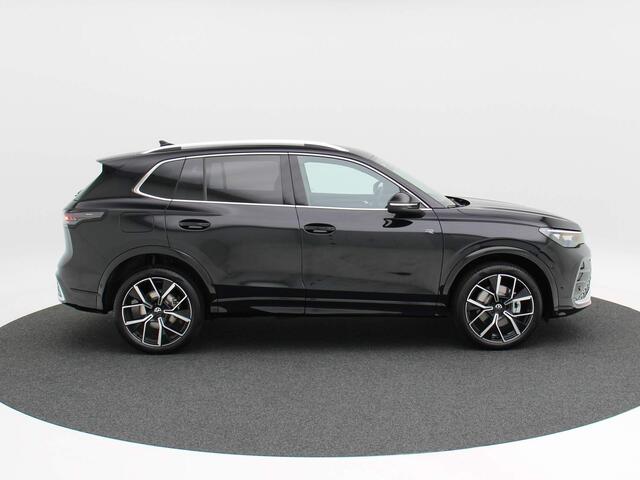 Volkswagen TIGUAN 1.5 eHybrid 272 Pk Automaat R-Line Business | LED | Camera | Climate Control | Carplay | Adaptive Cruise | privacy Glass | 20 Inch | 6.992 Km!!