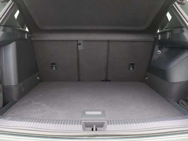 Volkswagen TIGUAN 1.5 eHybrid R-Line Edition 272PK DSG Pano-Schuifdak, Black Style, Adaptieve Cruise Controle, Navi, Stoel-Stuurverwarming, Keyless, Side Assist, Elektr. Achterklep, 19" LM Velgen