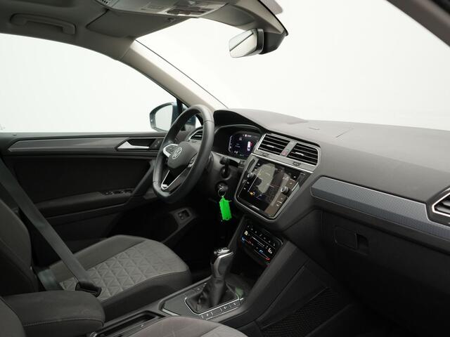 Volkswagen TIGUAN 1.4 TSI eHybrid Life Plug In Hybrid 245pk Dealer O.H PHEV | Trekhaak Af Fabriek | Panodak | Adaptive Cruise | Camera | Sportstoelen Verwarmd | Navigatie | Stuurverwarming | Virtual | DAB |