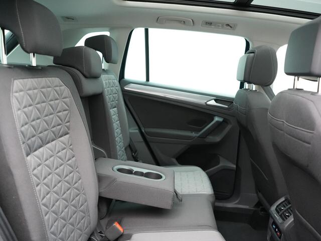 Volkswagen TIGUAN 1.4 TSI eHybrid Life Plug In Hybrid 245pk Dealer O.H PHEV | Trekhaak Af Fabriek | Panodak | Adaptive Cruise | Camera | Sportstoelen Verwarmd | Navigatie | Stuurverwarming | Virtual | DAB |
