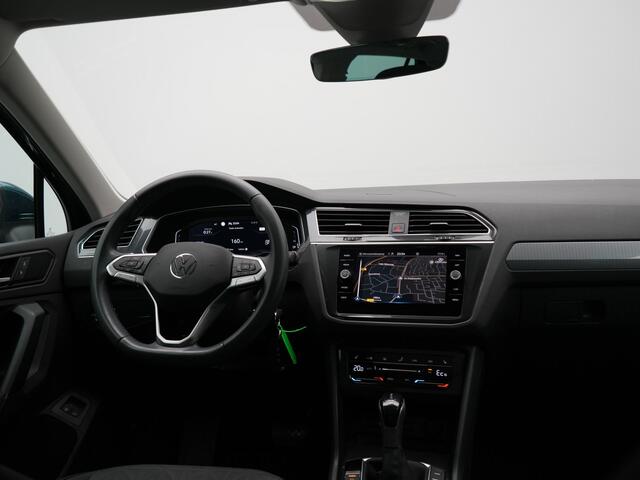 Volkswagen TIGUAN 1.4 TSI eHybrid Life Plug In Hybrid 245pk Dealer O.H PHEV | Trekhaak Af Fabriek | Panodak | Adaptive Cruise | Camera | Sportstoelen Verwarmd | Navigatie | Stuurverwarming | Virtual | DAB |
