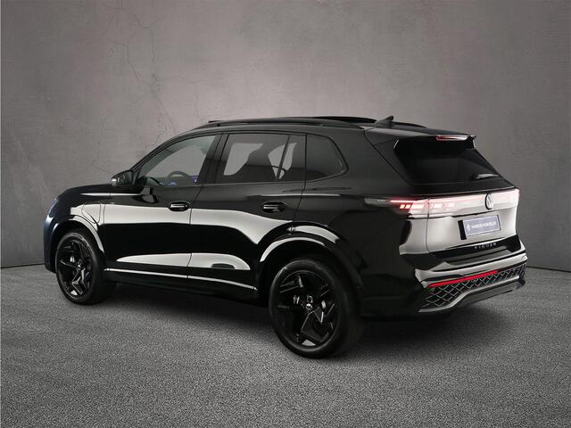 Volkswagen TIGUAN R-Line Edition 1.5 TSI eHybrid 272pk DSG Automaat Trekhaak, Panoramadak, Black Style, Elektrische achterklep, Achteruitrijcamera, Adaptive cruise control