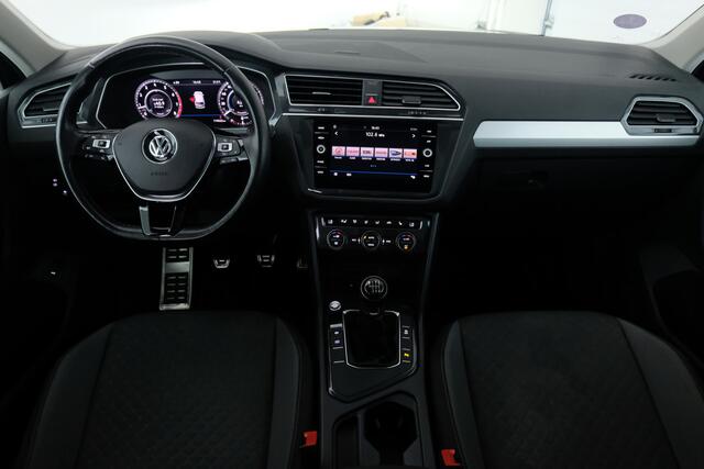 Volkswagen TIGUAN 1.4 TSI ACT Comfortline Business R-Line | TREKHAAK 1800kg | 150PK | STOEL-STUUR VERW. |
