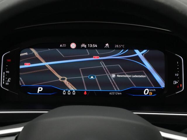 Volkswagen TIGUAN 1.5 TSI 150 pk DSG R-Line Business+ | Black Style | Panoramadak | Adaptieve onderstelregeling (DCC) | IQ Light | Achteruitrijcamera | Adpative Cruise | Carplay | DAB | 20 inch
