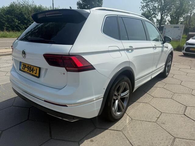 Volkswagen TIGUAN Allspace 1.5 TSI Highline R-line, 7-Persoons, Trekhaak Draaibaar, Panoramadak, Virtual Cockpit,