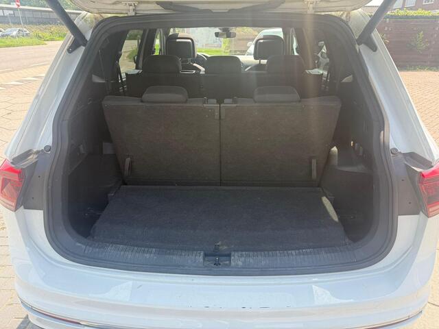 Volkswagen TIGUAN Allspace 1.5 TSI Highline R-line, 7-Persoons, Trekhaak Draaibaar, Panoramadak, Virtual Cockpit,