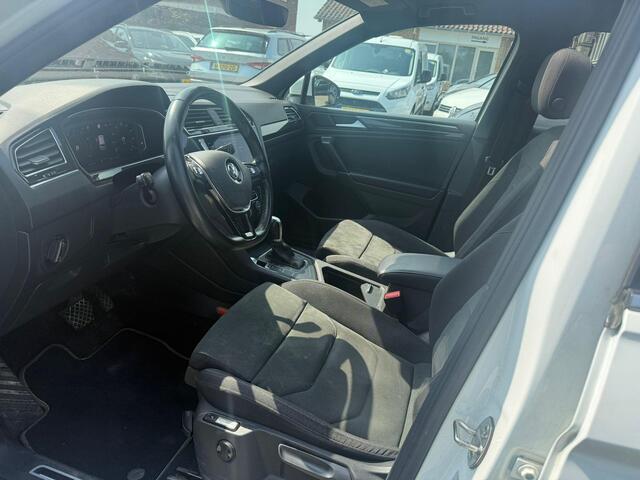 Volkswagen TIGUAN Allspace 1.5 TSI Highline R-line, 7-Persoons, Trekhaak Draaibaar, Panoramadak, Virtual Cockpit,