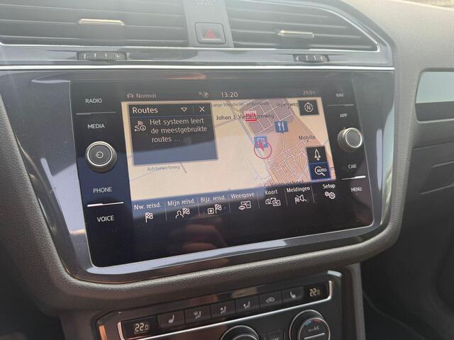 Volkswagen TIGUAN Allspace 1.5 TSI Highline R-line, 7-Persoons, Trekhaak Draaibaar, Panoramadak, Virtual Cockpit,