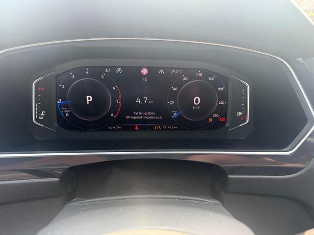 Volkswagen TIGUAN Allspace 1.5 TSI Highline R-line, 7-Persoons, Trekhaak Draaibaar, Panoramadak, Virtual Cockpit,