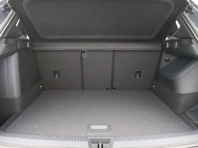 Volkswagen TIGUAN 1.5 eHybrid R-Line Edition 272PK DSG black style, matrix led, trekhaak, panoramadak, 360gr. camera, keyless, stuur-stoelverwarming, adaptive cruise, side assist, 20" lichtmetaal